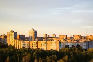 Děti rodičům vyčítají promarněnou šanci na vlastní bydlení. „Zatímco vy jste čekali, nám ujel vlak“